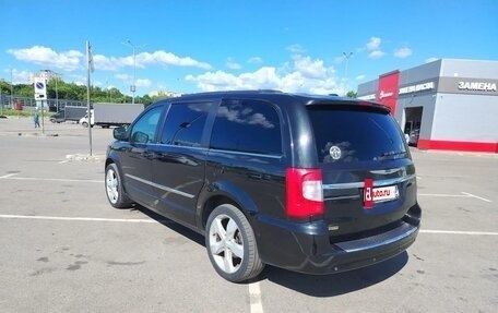 Chrysler Town & Country V рестайлинг, 2011 год, 1 500 000 рублей, 5 фотография