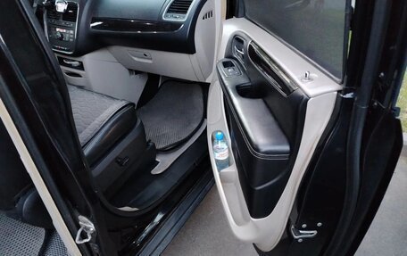 Chrysler Town & Country V рестайлинг, 2011 год, 1 500 000 рублей, 10 фотография