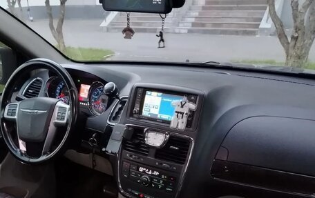 Chrysler Town & Country V рестайлинг, 2011 год, 1 500 000 рублей, 9 фотография