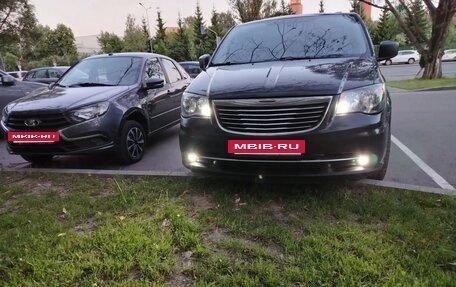 Chrysler Town & Country V рестайлинг, 2011 год, 1 500 000 рублей, 7 фотография