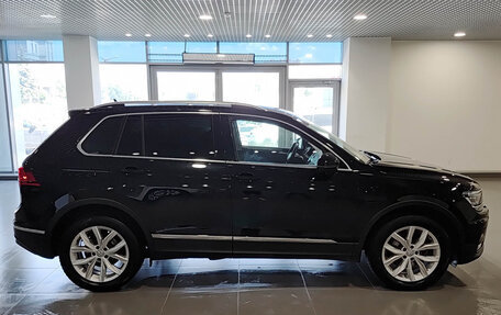 Volkswagen Tiguan II, 2018 год, 2 725 000 рублей, 5 фотография