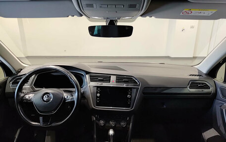 Volkswagen Tiguan II, 2018 год, 2 725 000 рублей, 17 фотография