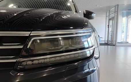 Volkswagen Tiguan II, 2018 год, 2 725 000 рублей, 21 фотография