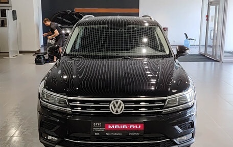 Volkswagen Tiguan II, 2018 год, 2 725 000 рублей, 2 фотография