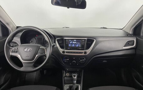 Hyundai Solaris II рестайлинг, 2018 год, 1 385 000 рублей, 8 фотография