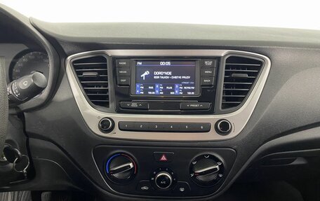 Hyundai Solaris II рестайлинг, 2018 год, 1 385 000 рублей, 10 фотография