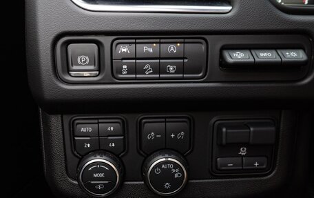 Chevrolet Suburban, 2023 год, 13 100 000 рублей, 20 фотография
