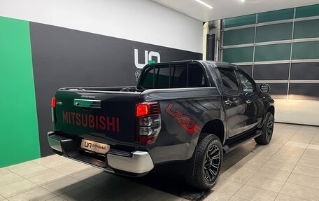 Mitsubishi L200 IV рестайлинг, 2023 год, 3 350 000 рублей, 6 фотография