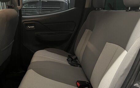Mitsubishi L200 IV рестайлинг, 2023 год, 3 350 000 рублей, 12 фотография
