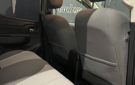 Mitsubishi L200 IV рестайлинг, 2023 год, 3 350 000 рублей, 14 фотография
