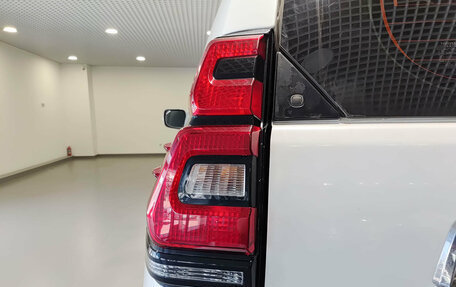 Toyota Land Cruiser Prado 150 рестайлинг 2, 2018 год, 4 600 000 рублей, 11 фотография