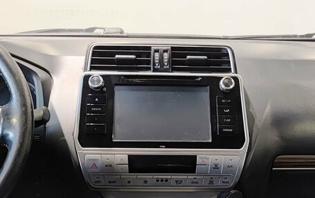 Toyota Land Cruiser Prado 150 рестайлинг 2, 2018 год, 4 600 000 рублей, 18 фотография