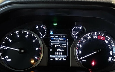 Toyota Land Cruiser Prado 150 рестайлинг 2, 2018 год, 4 600 000 рублей, 16 фотография
