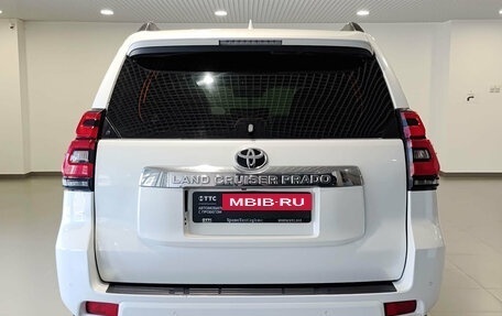 Toyota Land Cruiser Prado 150 рестайлинг 2, 2018 год, 4 600 000 рублей, 7 фотография