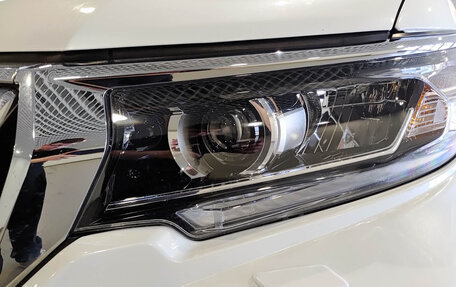 Toyota Land Cruiser Prado 150 рестайлинг 2, 2018 год, 4 600 000 рублей, 21 фотография
