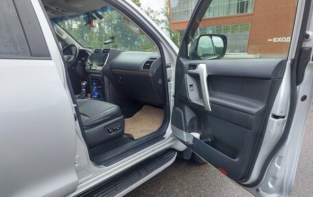 Toyota Land Cruiser Prado 150 рестайлинг 2, 2021 год, 6 900 000 рублей, 10 фотография