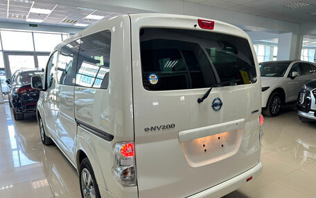 Nissan NV200, 2015 год, 1 900 000 рублей, 6 фотография