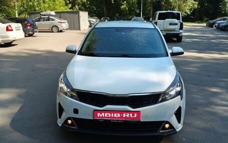 KIA Rio IV, 2021 год, 1 350 000 рублей, 1 фотография