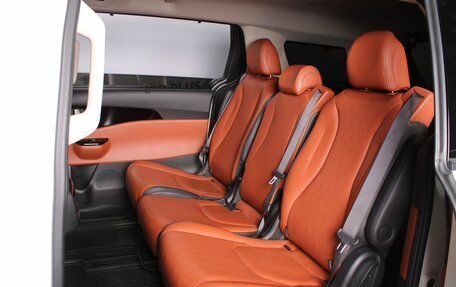 KIA Carnival, 2022 год, 4 500 000 рублей, 10 фотография