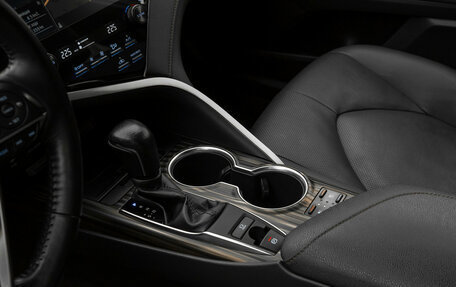 Toyota Camry, 2019 год, 3 240 000 рублей, 18 фотография