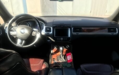 Volkswagen Touareg III, 2011 год, 1 393 000 рублей, 2 фотография