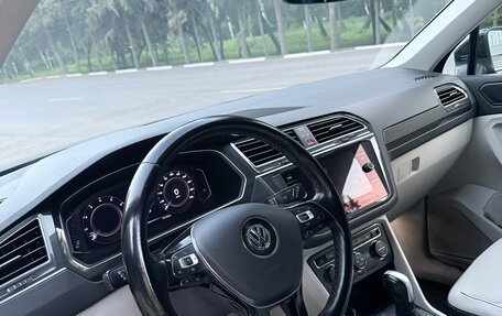 Volkswagen Tiguan II, 2019 год, 3 250 000 рублей, 18 фотография