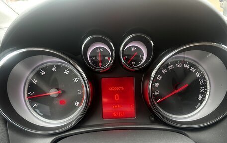 Opel Astra J, 2011 год, 600 000 рублей, 2 фотография