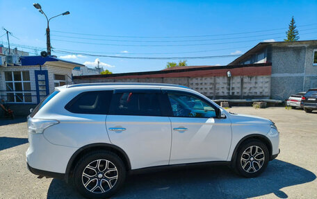 Mitsubishi Outlander III рестайлинг 3, 2014 год, 1 450 000 рублей, 3 фотография