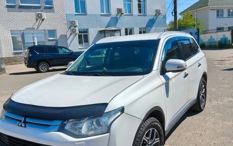 Mitsubishi Outlander III рестайлинг 3, 2014 год, 1 450 000 рублей, 2 фотография