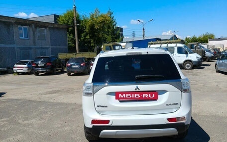 Mitsubishi Outlander III рестайлинг 3, 2014 год, 1 450 000 рублей, 4 фотография