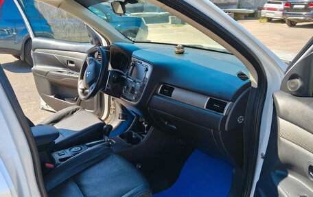Mitsubishi Outlander III рестайлинг 3, 2014 год, 1 450 000 рублей, 10 фотография