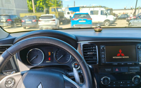 Mitsubishi Outlander III рестайлинг 3, 2014 год, 1 450 000 рублей, 12 фотография