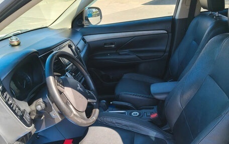 Mitsubishi Outlander III рестайлинг 3, 2014 год, 1 450 000 рублей, 7 фотография