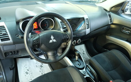 Mitsubishi Outlander III рестайлинг 3, 2008 год, 1 349 000 рублей, 11 фотография