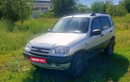 Chevrolet Niva I рестайлинг, 2004 год, 215 000 рублей, 1 фотография