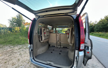 Nissan Serena III, 2005 год, 950 000 рублей, 11 фотография