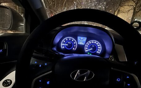 Hyundai Solaris II рестайлинг, 2011 год, 397 000 рублей, 6 фотография