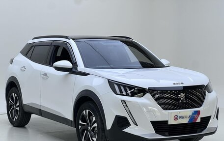 Peugeot 2008 II, 2021 год, 1 240 000 рублей, 2 фотография