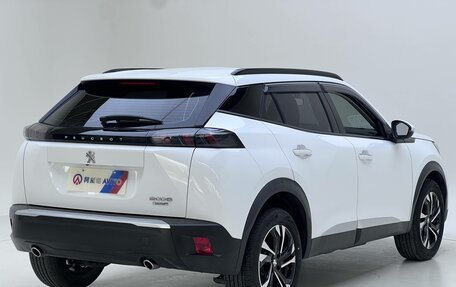 Peugeot 2008 II, 2021 год, 1 240 000 рублей, 4 фотография