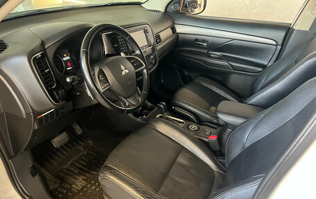 Mitsubishi Outlander III рестайлинг 3, 2012 год, 1 349 000 рублей, 8 фотография