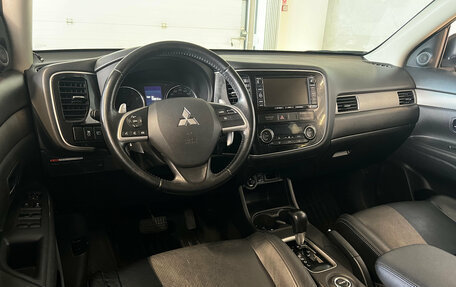 Mitsubishi Outlander III рестайлинг 3, 2012 год, 1 349 000 рублей, 10 фотография