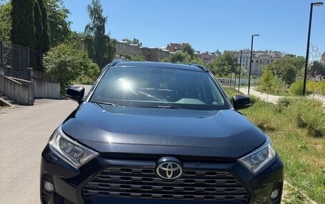 Toyota RAV4, 2021 год, 3 100 000 рублей, 3 фотография