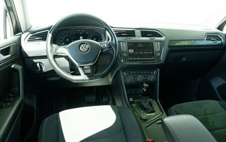 Volkswagen Tiguan II, 2017 год, 2 300 000 рублей, 12 фотография