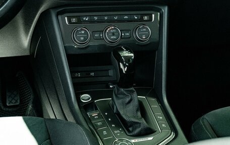 Volkswagen Tiguan II, 2017 год, 2 300 000 рублей, 18 фотография