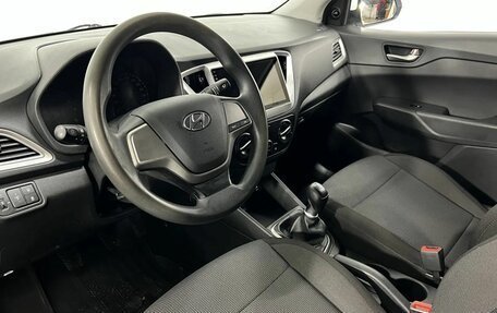 Hyundai Solaris II рестайлинг, 2019 год, 1 075 000 рублей, 10 фотография