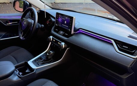 Toyota RAV4, 2021 год, 4 100 000 рублей, 10 фотография