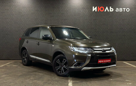 Mitsubishi Outlander III рестайлинг 3, 2016 год, 1 600 000 рублей, 3 фотография