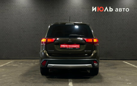 Mitsubishi Outlander III рестайлинг 3, 2016 год, 1 600 000 рублей, 6 фотография