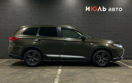 Mitsubishi Outlander III рестайлинг 3, 2016 год, 1 600 000 рублей, 4 фотография