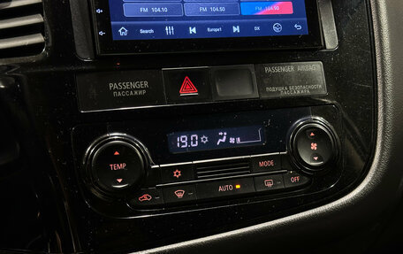 Mitsubishi Outlander III рестайлинг 3, 2016 год, 1 600 000 рублей, 12 фотография